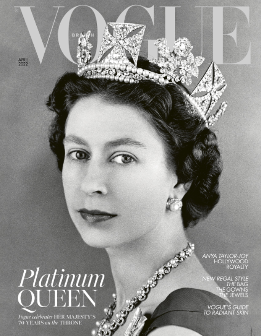 إليزابيث الثانية على غلاف مجلة فوج لأول مرة
