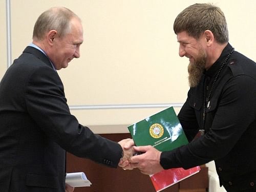 بوتين يمنح رئيس الشيشان رتبة فريق في الجيش الروسي