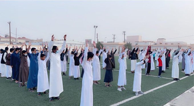 انتظام الطلاب أول يوم دراسي للفصل الدراسي الثالث.. عدنا جميعاً وعادت الحياة