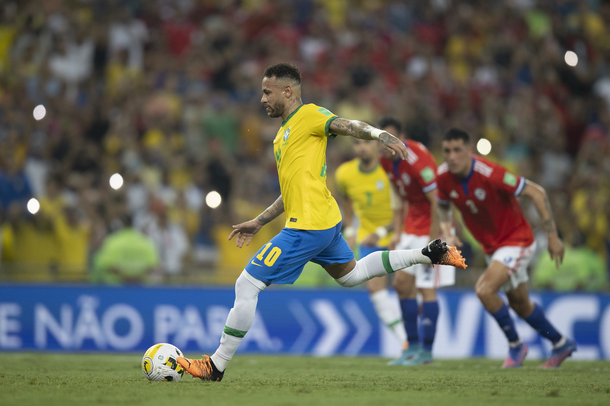 عقوبة على نيمار بعد مباراة البرازيل ضد تشيلي