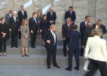 بالفيديو.. موقف محرج لبوريس جونسون خلال قمة الناتو - المواطن