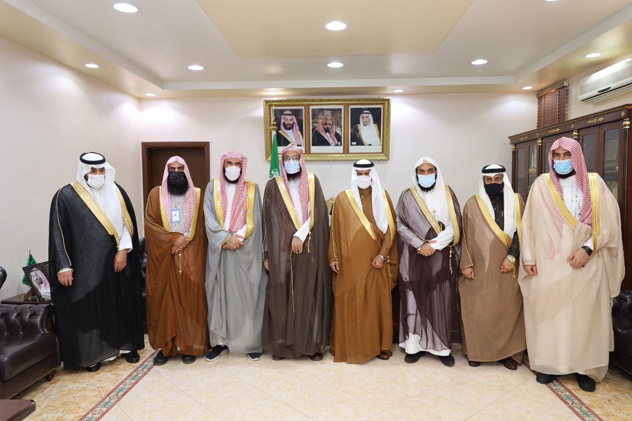 محافظ الزلفي يدشن حملتي “إن الله لا يصلح عمل المفسدين” وحملة “اعتزاز”