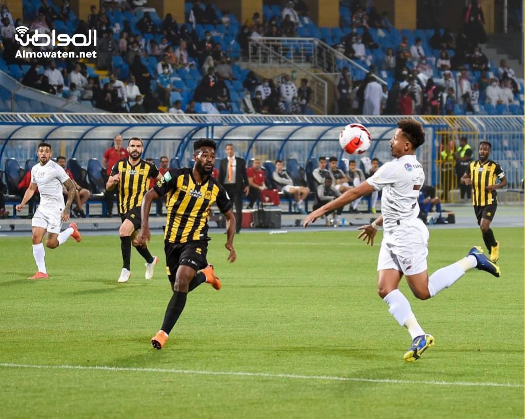 الجماهير تشكو غلاء أسعار تذاكر مباراة الشباب والاتحاد