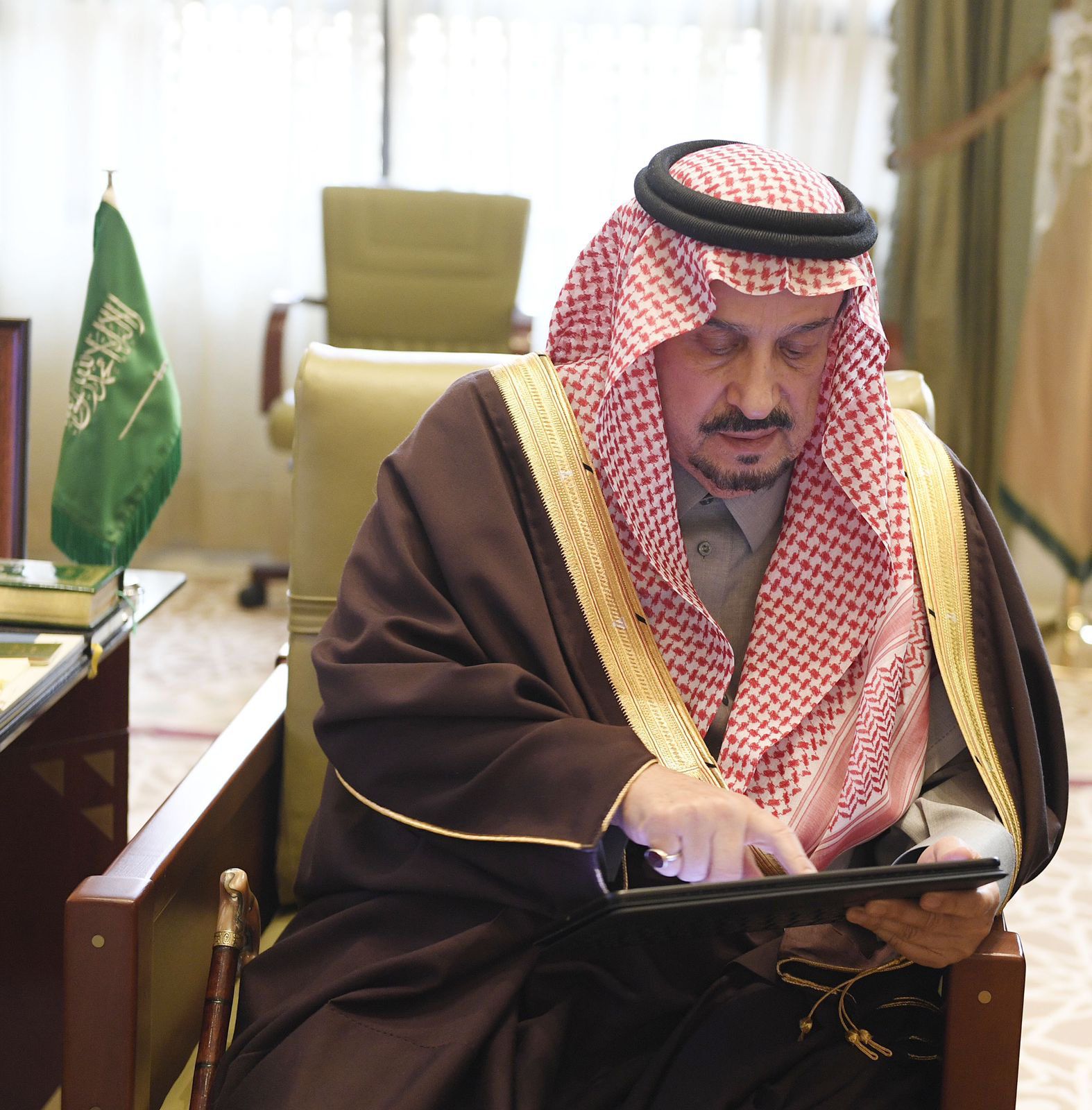 أمير الرياض يدشن مداد إنسان لرعاية الأيتام
