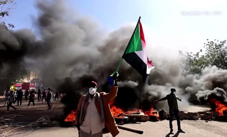 أمن السودان يستخدم الغاز المسيل للدموع للتصدي للمحتجين