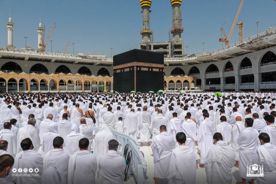 أعداد مليونية بالمسجد الحرام في أول جمعة بعد رفع الإجراءات الاحترازية