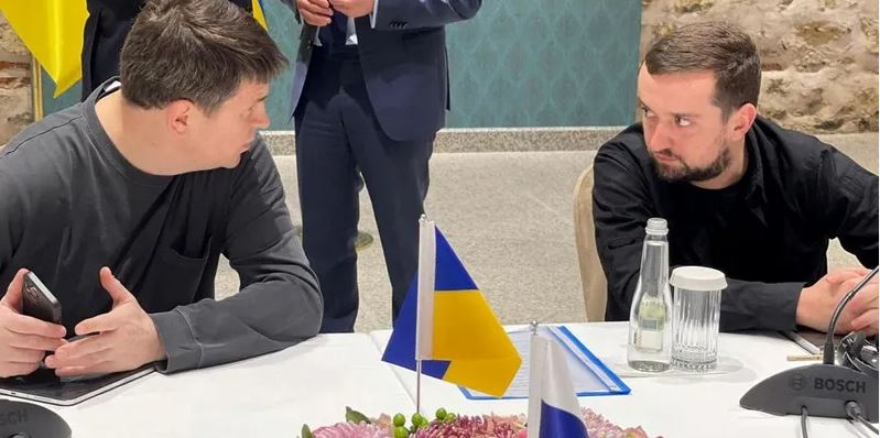 المفاوضات الروسية الأوكرانية.. حياد كييف مقابل ضمانات أمنية