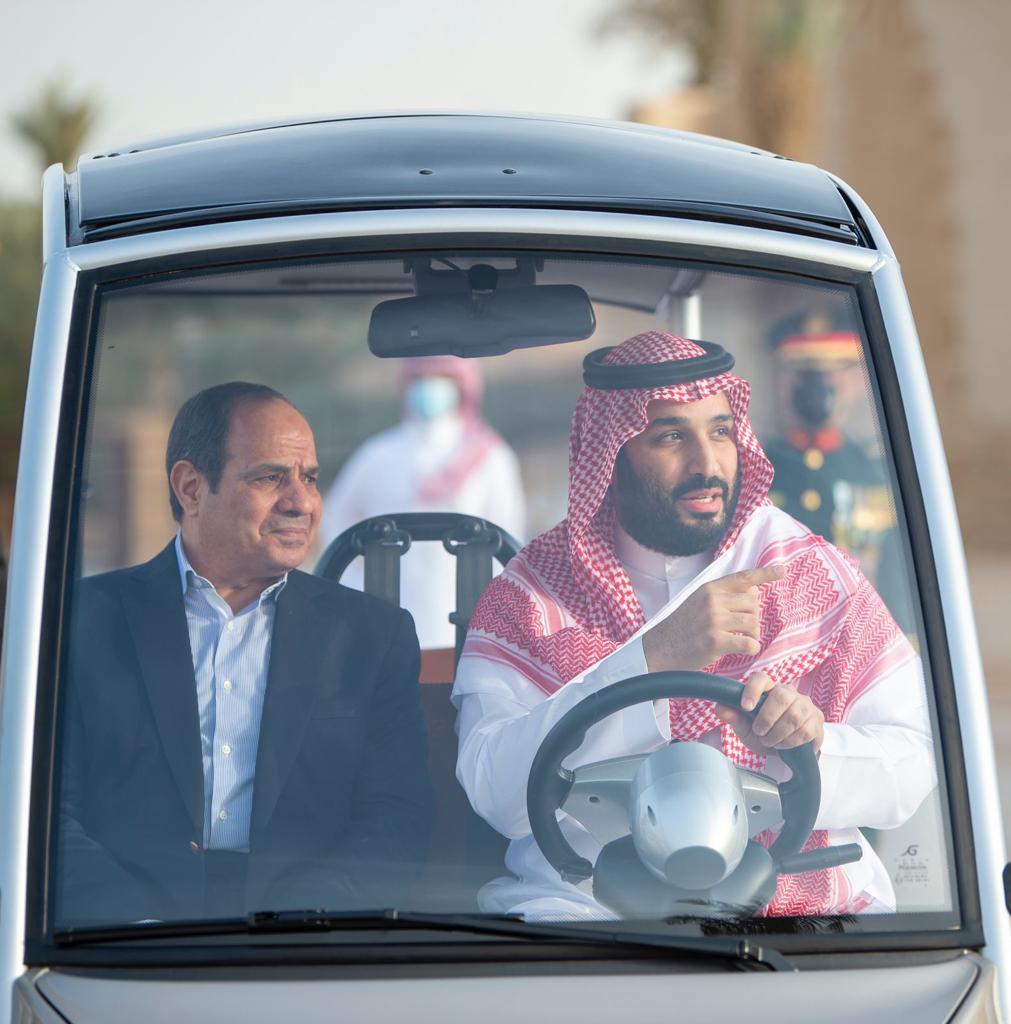 محمد بن سلمان يصطحب الرئيس المصري في جولة بحي الطريف التاريخي