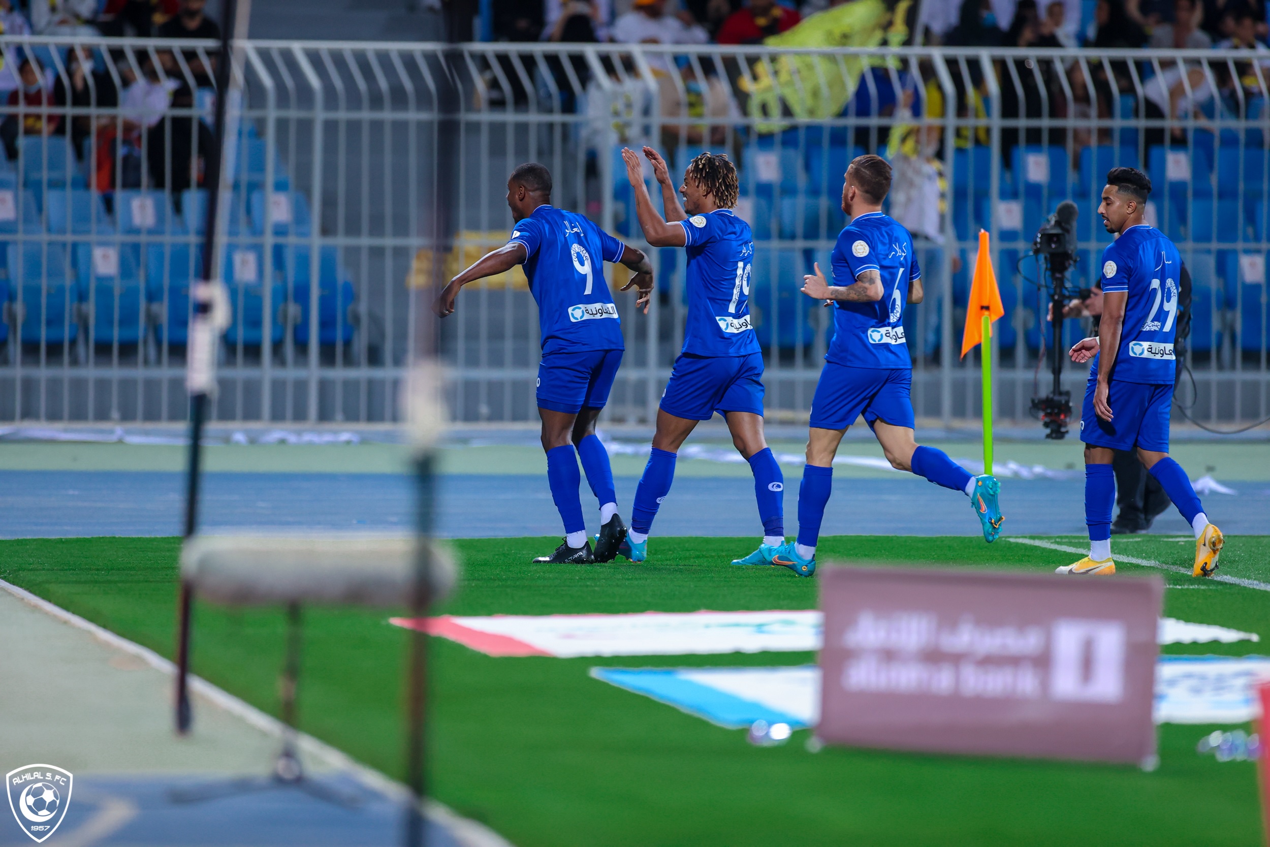 الهلال يعطل الاتحاد ويحسم الكلاسيكو بثنائية