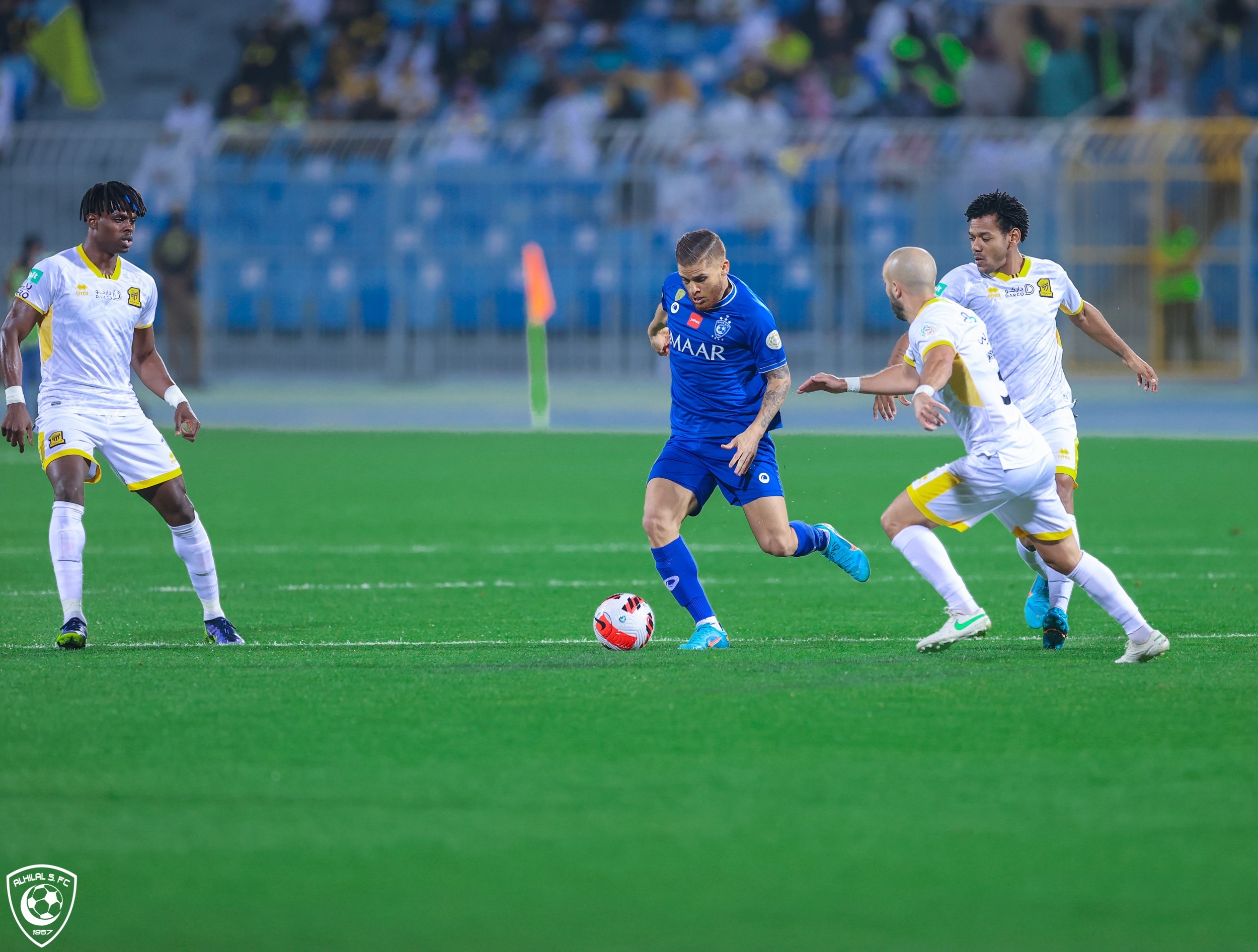 أزمة تواجه مباراتي الهلال والاتحاد والأهلي وأبها بعد التأجيل