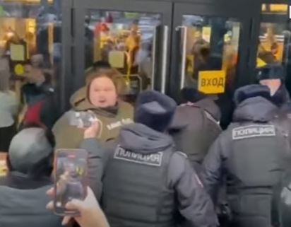 اعتقال بدين روسي احتج على إغلاق ماكدونالدز