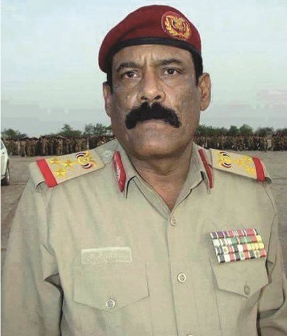 اللواء ثابت جواس حمل على كتفيه الطير الجمهوري