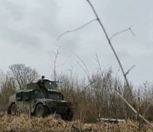 شاهد.. كمين أوكراني يصطاد دبابة روسية ضلت طريقها