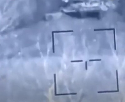 شاهد.. صاروخ أوكراني يحول دبابة روسية لكتلة نار
