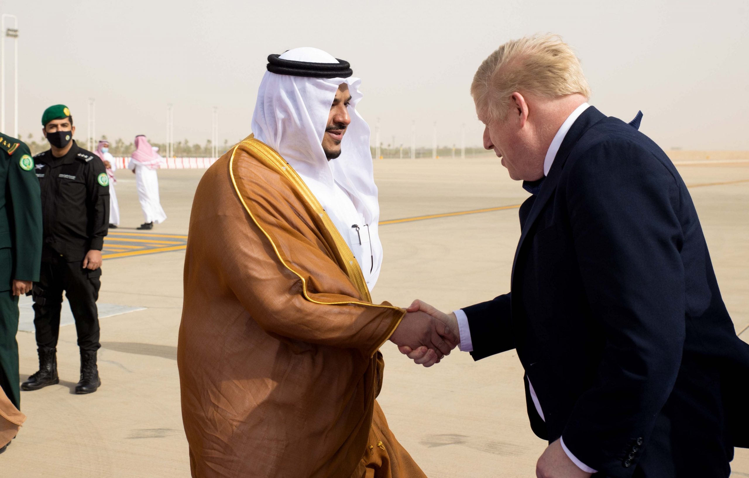 رئيس وزراء بريطانيا يصل الرياض