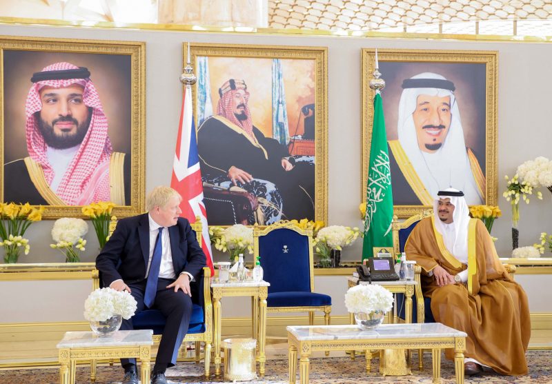 رئيس وزراء بريطانيا يصل الرياض