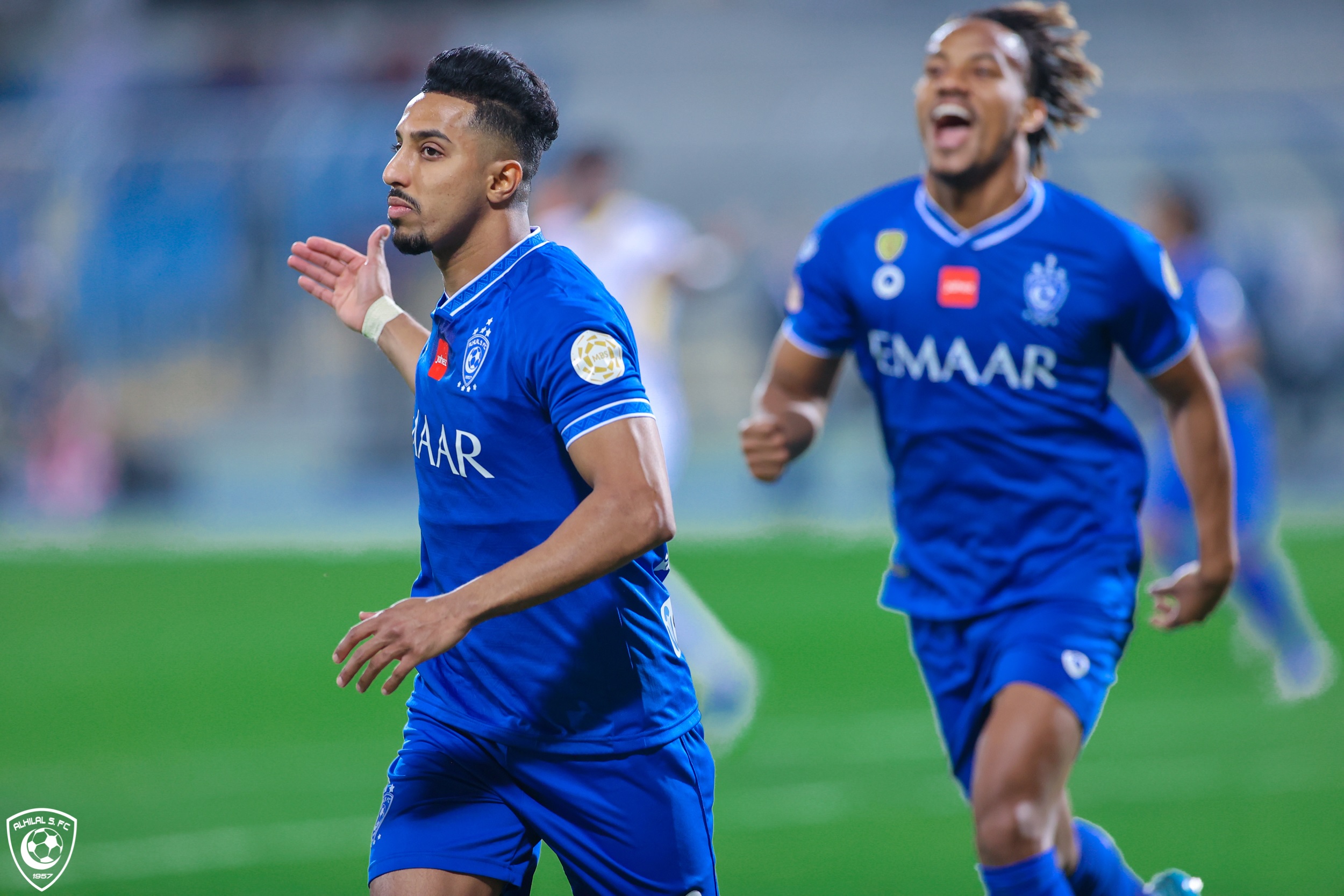 الهلال يُنهي الشوط الأول من الكلاسيكو متقدمًا بهدف