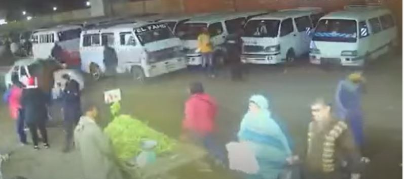 شاهد.. متهور يدهس 10 أشخاص في مصر ويلوذ بالفرار