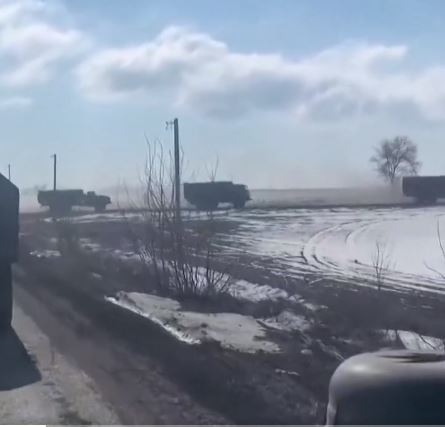 شاهد.. قافلة إمدادات عسكرية روسية في خاركيف