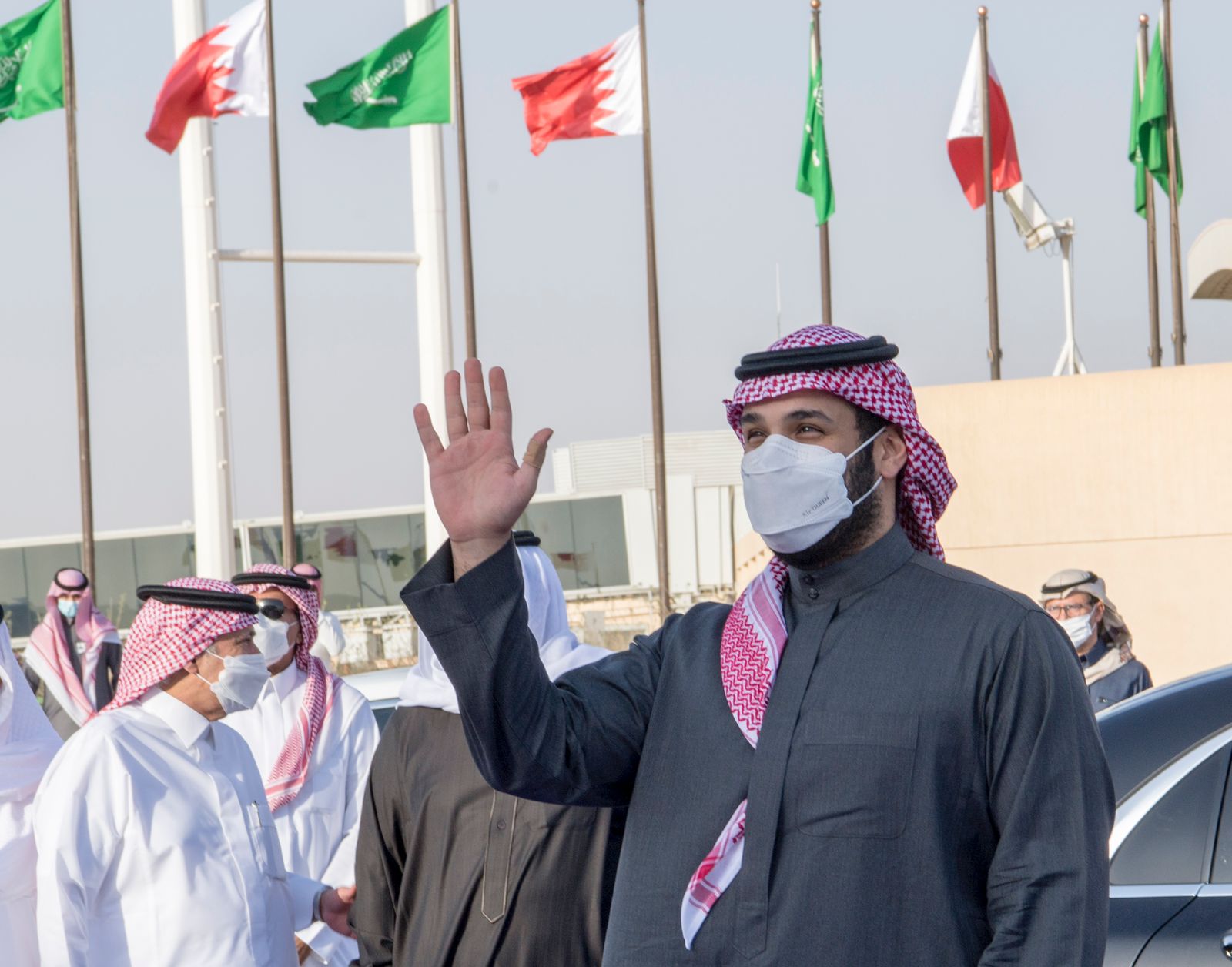 ملك البحرين يغادر الرياض.. ومحمد بن سلمان في مقدمة مودعيه