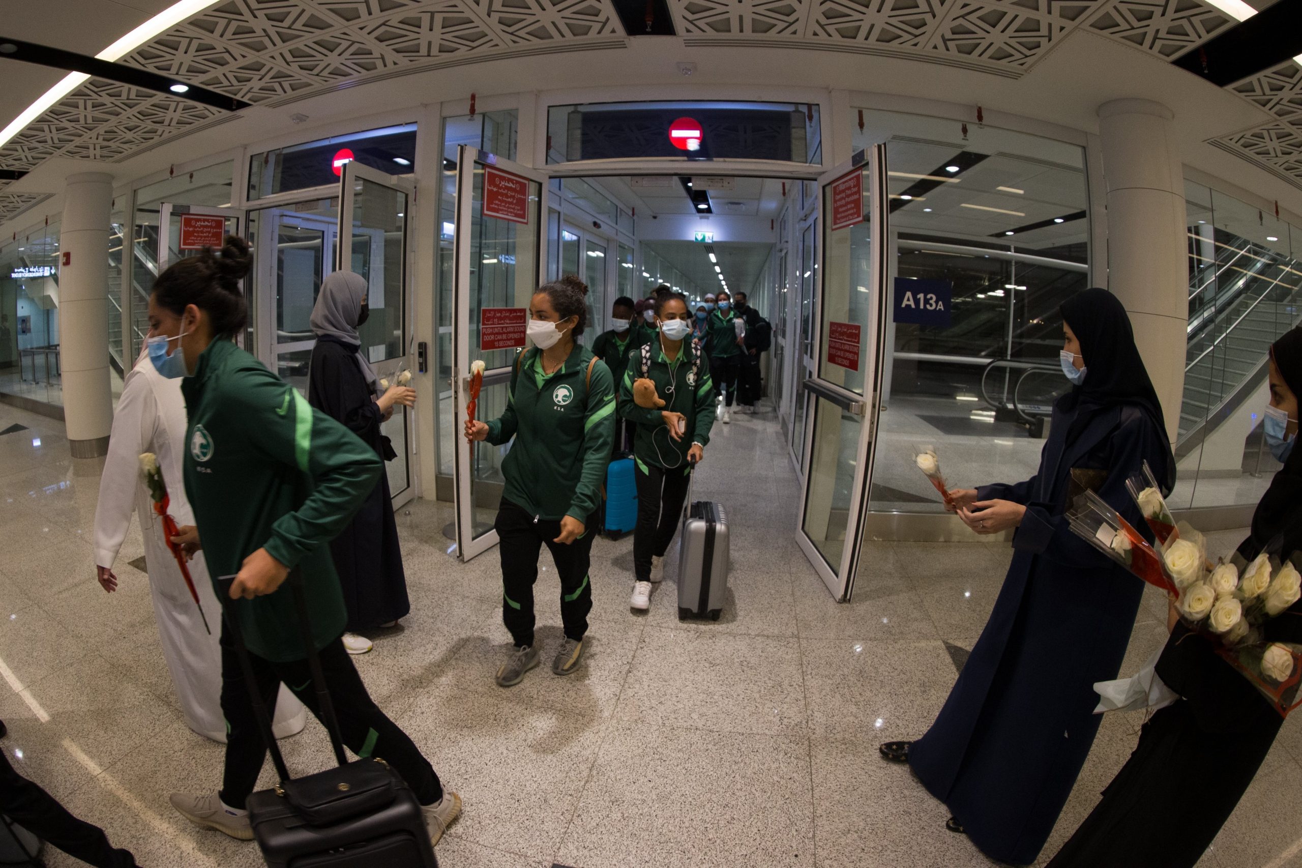 أخضر السيدات يصل الرياض بعد مشاركته التاريخية