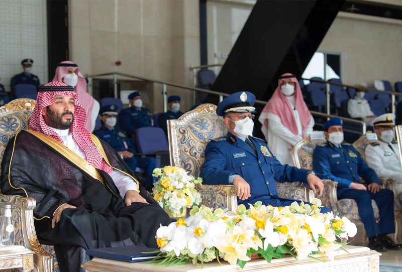 ولي العهد يرعى حفل تخريج الدفعة 101 من طلبة كلية الملك فيصل الجوية