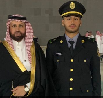 الحارثي يحتفي بابنه “سلطان” بمناسبة تخرجه من كلية الملك خالد العسكرية