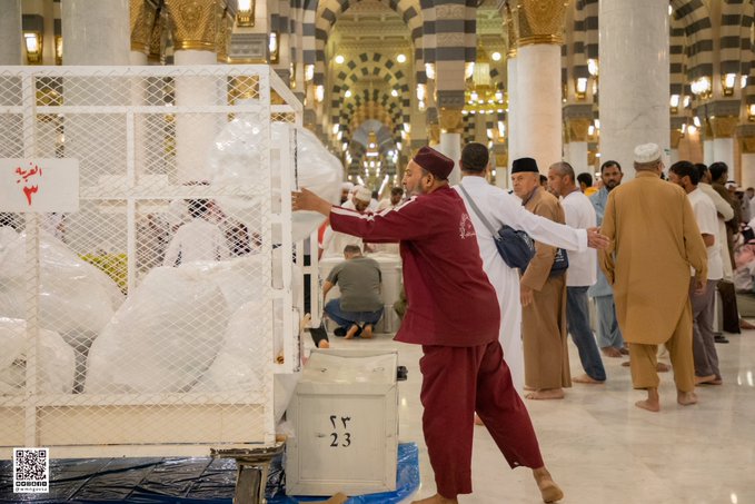 خلال 10 دقائق.. رفع أكثر من 3000 سفرة إفطار يوميًّا بالمسجد النبوي