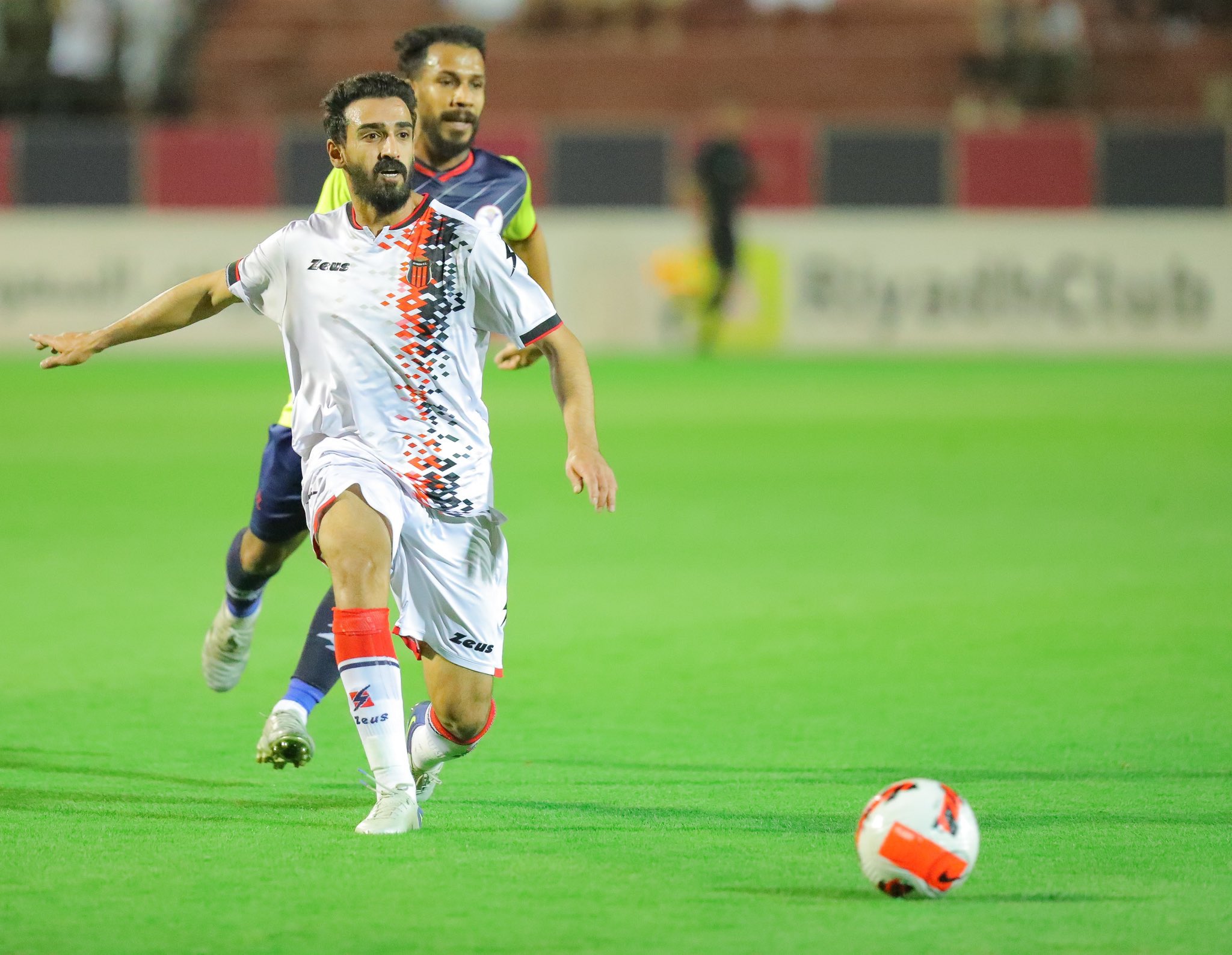 الرياض يصعد إلى دوري يلو