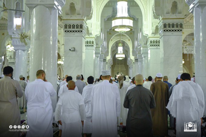 جموع المصلين تؤدي صلاة تراويح ليلة 16 رمضان بالمسجد الحرام وتوسعاته وساحاته - المواطن
