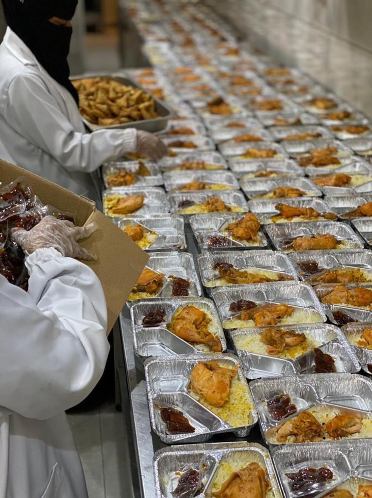 موارد الرياض يساهم في توفير إفطار صائم لـ200 أسرة محتاجة