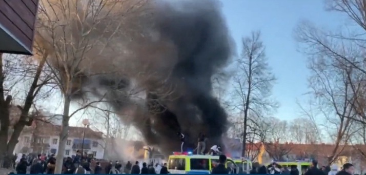 اشتباكات عنيفة في السويد ضد جماعة متطرفة تسعى إلى إحراق القرآن