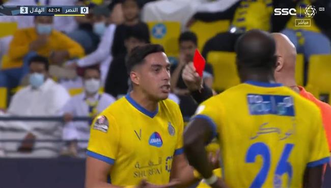 طرد لاعب النصر أمام الهلال صحيح