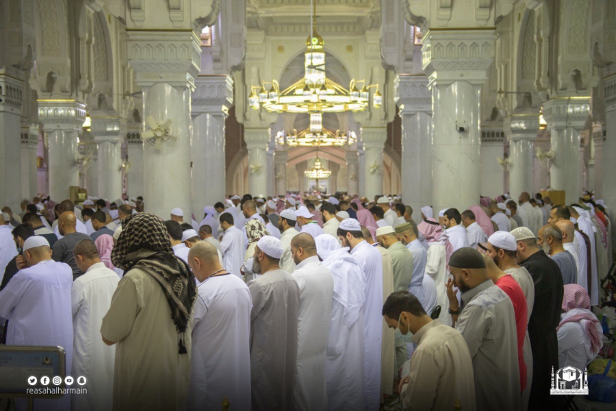 أجواء إيمانية مفعمة بالدعاء في تراويح ليلة 11 رمضان بالمسجد الحرام