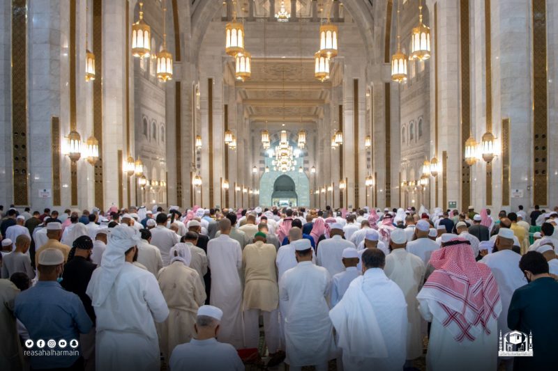 أجواء إيمانية مفعمة بالدعاء في صلاة تراويح ليلة 4 رمضان - المواطن