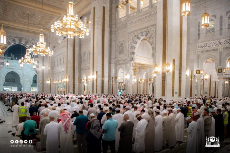 أجواء إيمانية مفعمة بالدعاء في صلاة تراويح ليلة 4 رمضان - المواطن