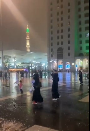 أمطار الرحمة تتنزل على المسجد النبوي