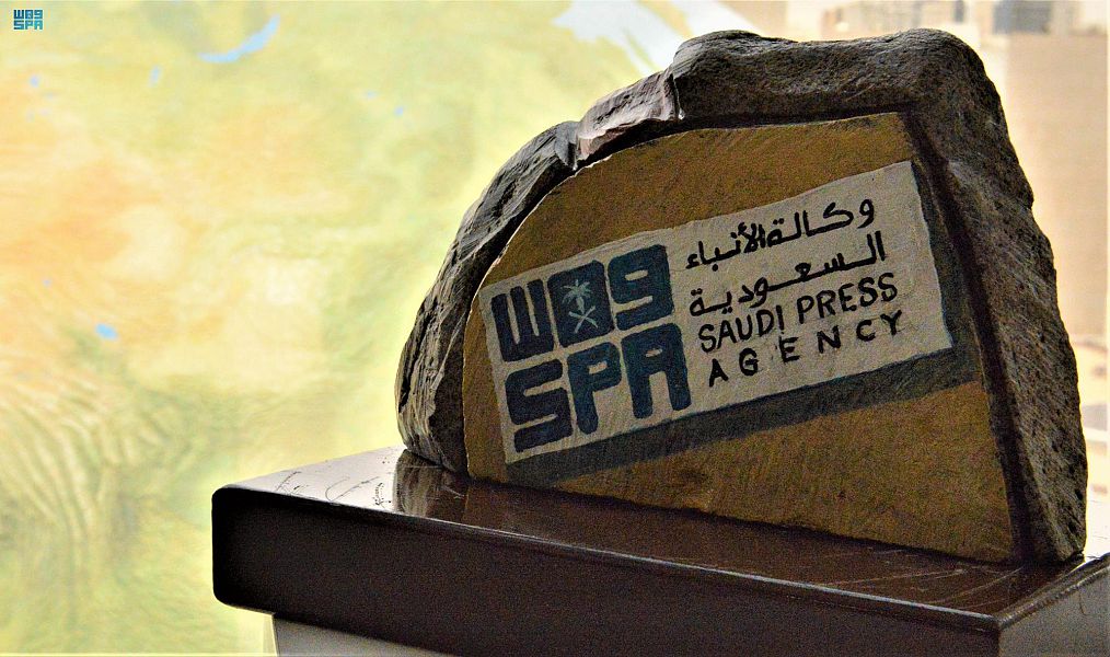 أنامل مها الكافي تُحوّل صخور السعودية إلى قطع فنية