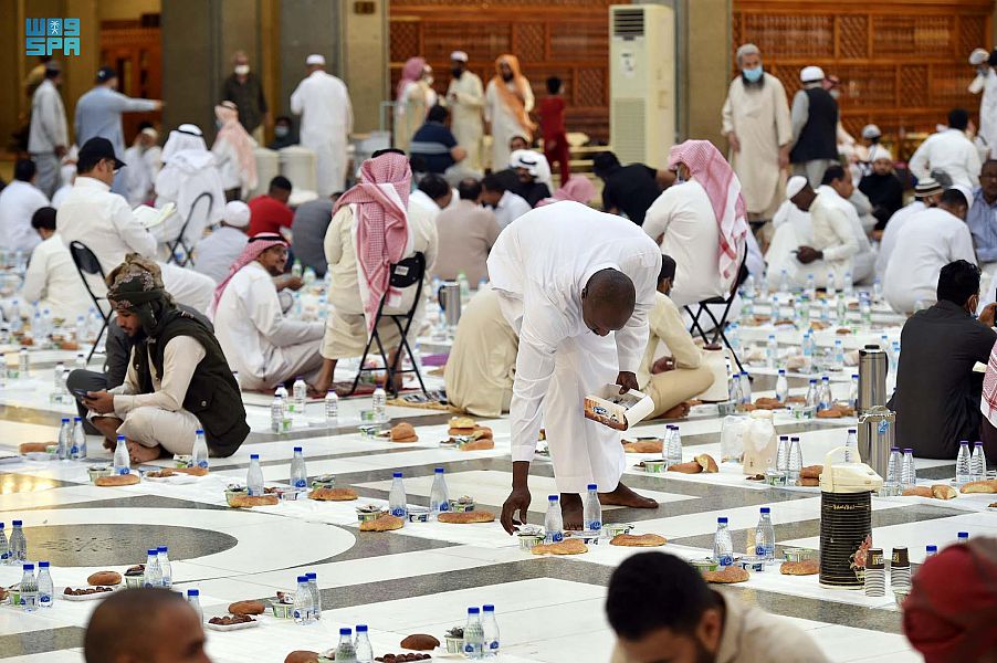 8 اشتراطات لتقديم خدمات إفطار الصائمين في رمضان