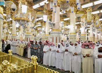 إقامة أول صلاة تراويح في أول ليلة لشهر رمضان بالمسجد النبوي - المواطن