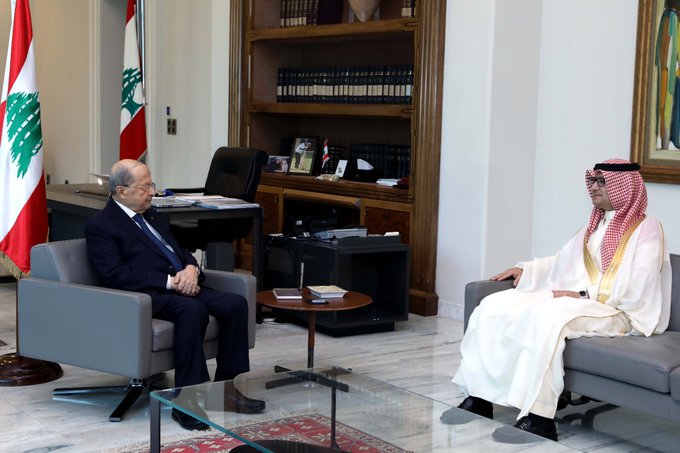 الرئيس اللبناني يبحث التطورات السياسية مع السفير بخاري