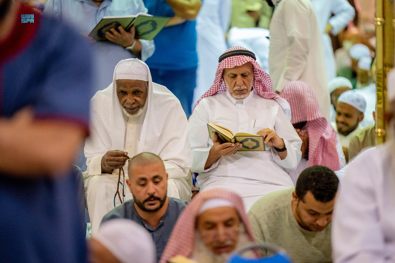 مشاهد رمضانية وأجواء إيمانية في المسجد النبوي