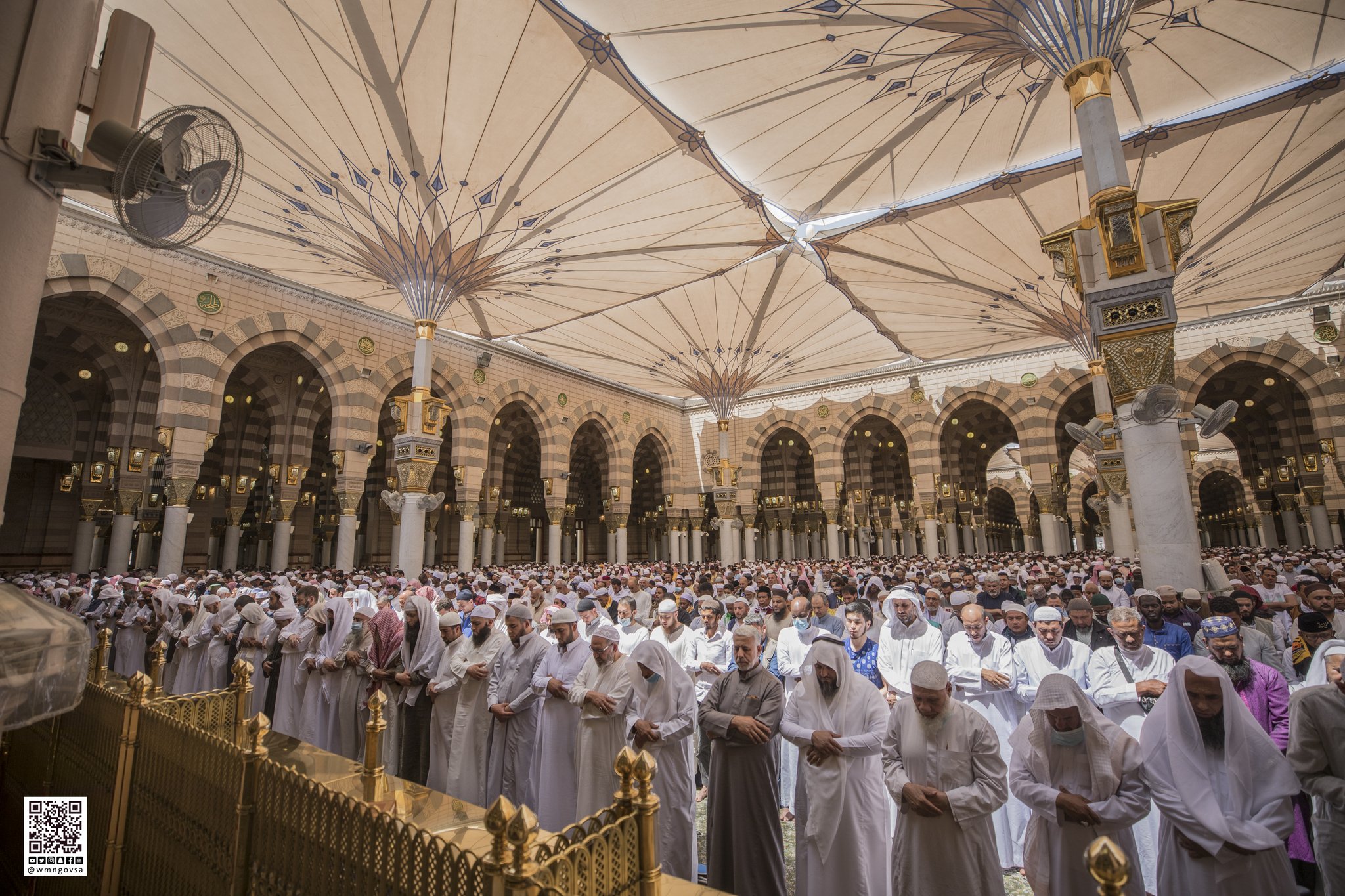 جموع المصلين تؤدي آخر جمعة من شعبان في المسجد النبوي