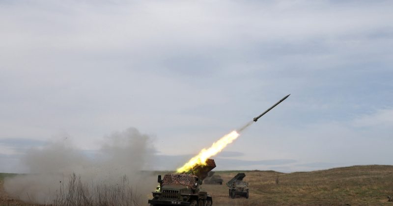 انفجارات قوية تهز شرق أوكرانيا مع احتدام معركة دونباس