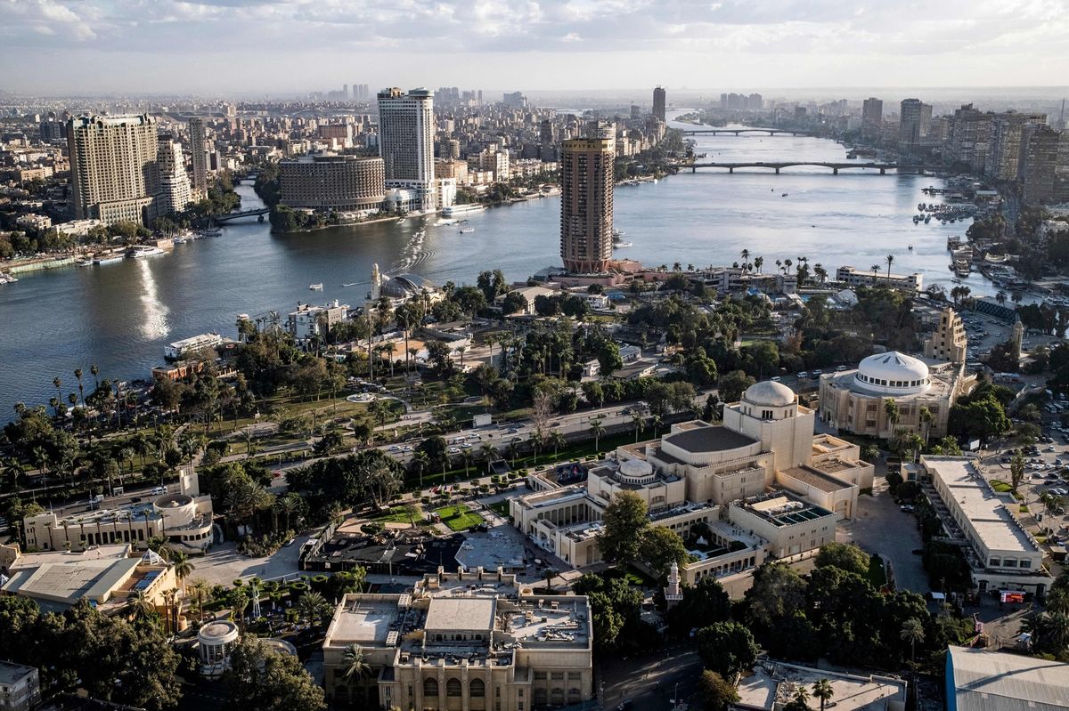 بلومبرغ: عين دول الخليج على قطاع الطاقة في مصر 