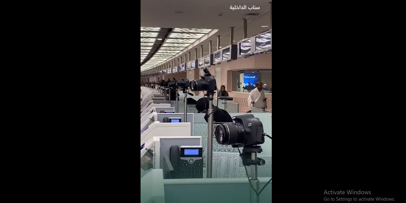 فرق ميدانية لـ الجوازات تستقبل المعتمرين بمطار الملك عبدالعزيز
