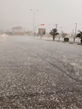 شاهد.. تدفق الشلالات وتساقط البرد في تنومة