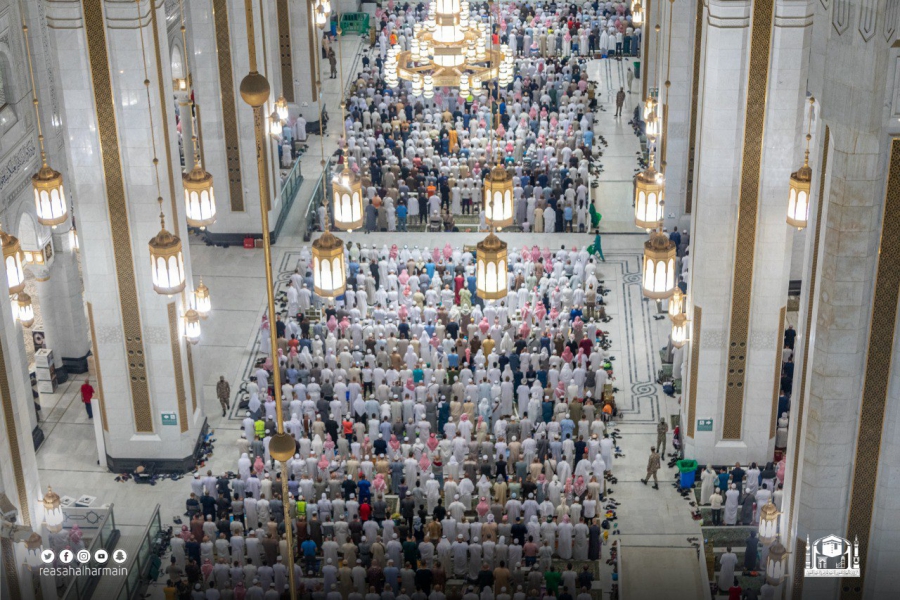 جموع المصلين تؤدي صلاة تراويح ليلة 19 رمضان بالمسجد الحرام