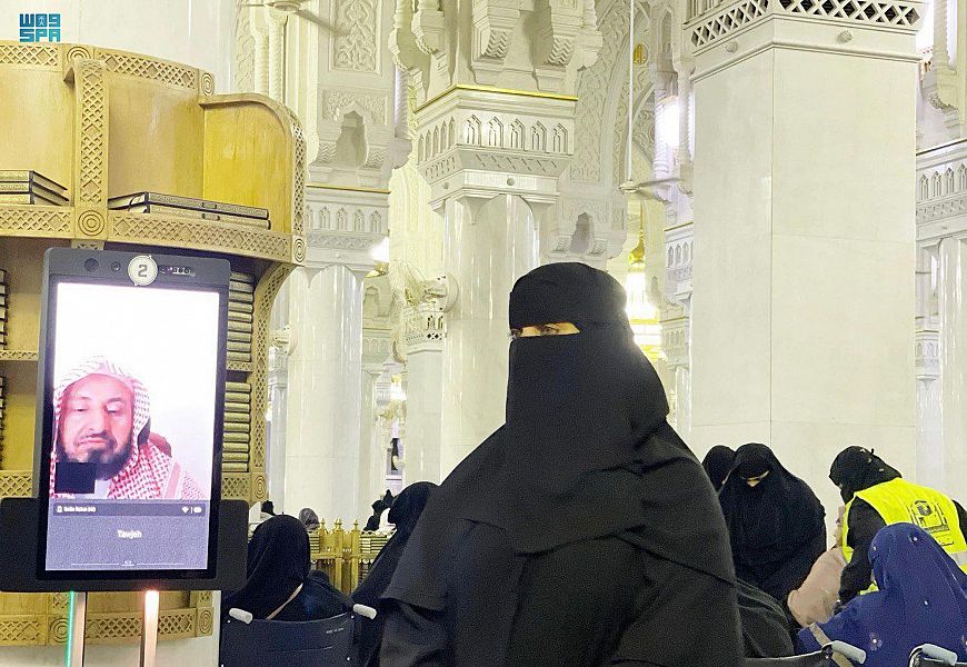 روبوت ذكي للإفتاء في مصليات النساء بالمسجد الحرام 
