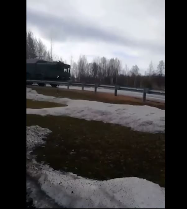 شاهد روسيا تحشد معدات عسكرية ثقيلة باتجاه فنلندا